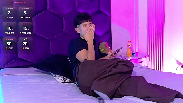 Snapshot of AndyJustgame_ chatting on 04-16-26, 04:24 AndyJustgame online show from 04-16-26, 04:24