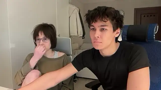 Snapshot of NanaVeel chatting on 03-30-26, 05:19 NanaVeel online show from 03-30-26, 05:19