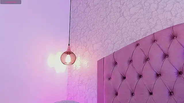 saraa joness  online show from 04-19-26, 05:01