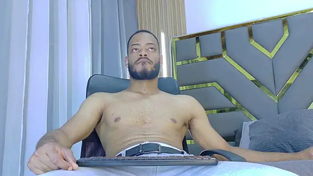 Oliver bigblack cock online show from 03-16-26, 06:34