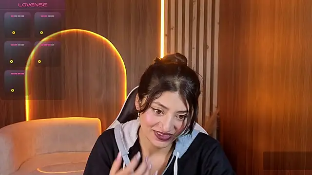 Lia queen tx online show from 05-05-26, 03:03