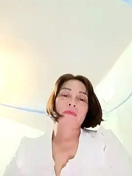 Snapshot of Lyly22x chatting on 03-31-26, 10:32 Lyly22x online show from 03-31-26, 10:32