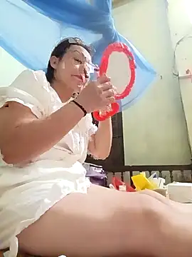 Snapshot of Lyly22x chatting on 04-15-26, 12:34 Lyly22x online show from 04-15-26, 12:34