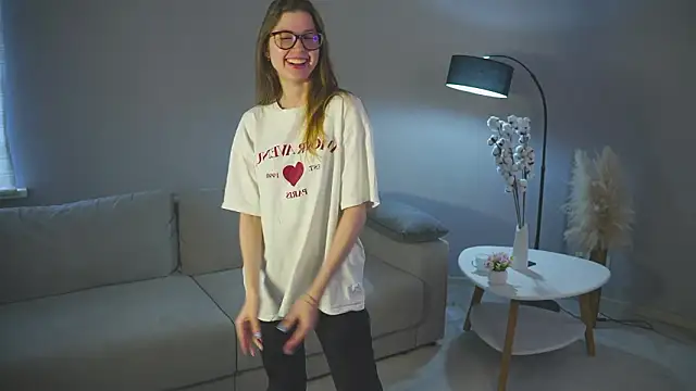 HildaMaise online show from 03-13-26, 03:46