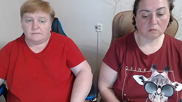 Snapshot of Lindy-Jeanie chatting on 06-06-26, 06:34 Lindy-Jeanie online show from 06-06-26, 06:34