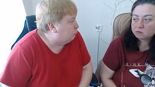 Snapshot of Lindy-Jeanie chatting on 06-11-26, 08:56 Lindy-Jeanie online show from 06-11-26, 08:56
