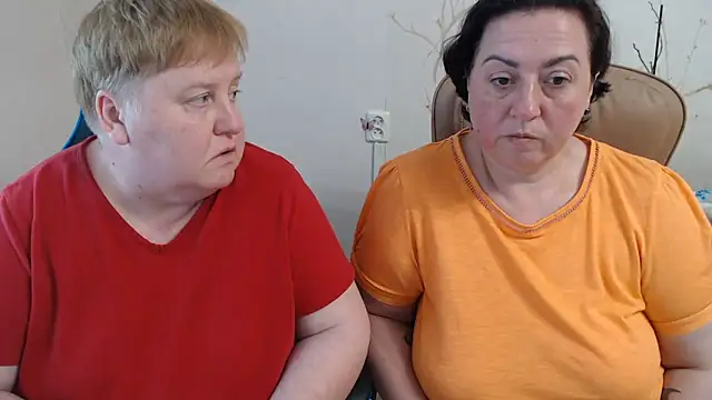 Snapshot of Lindy-Jeanie chatting on 06-14-26, 04:53 Lindy-Jeanie online show from 06-14-26, 04:53