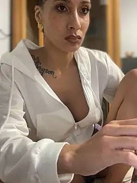 Snapshot of FerrariFrench chatting on 09-28-25, 05:57 FerrariFrench online show from 09-28-25, 05:57