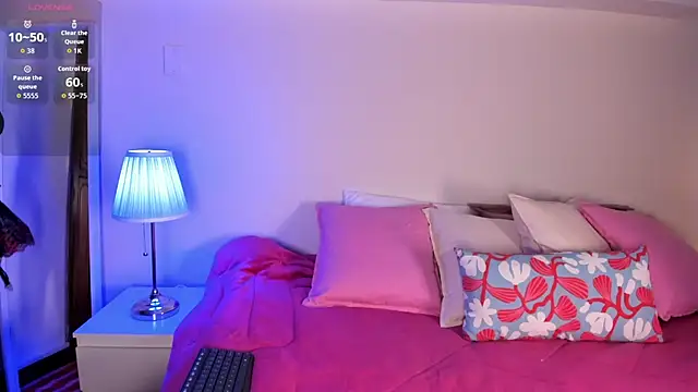 cuttie blondie online show from 07-20-26, 11:45