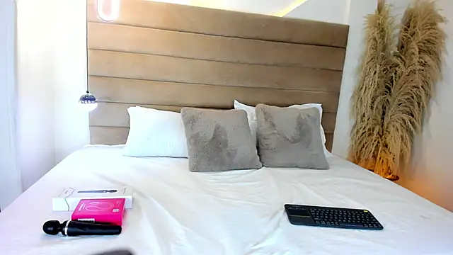 Snapshot of MiaCamille_ chatting on 03-16-26, 06:56 MiaCamille online show from 03-16-26, 06:56