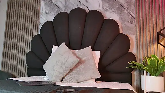  charlotte quee  online show from 03-27-26, 01:44