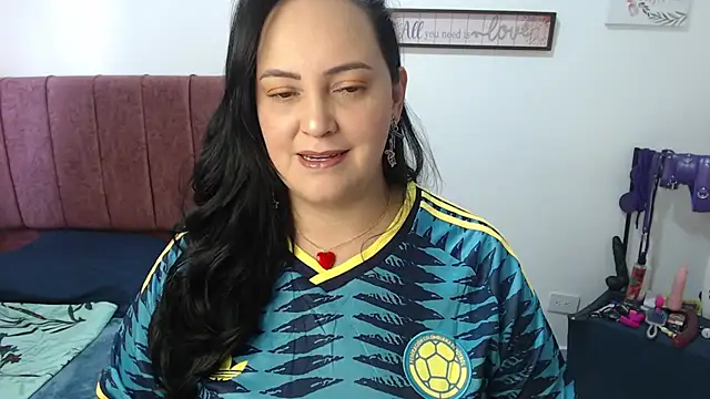 Snapshot of Veroniicabbw_ chatting on 06-23-26, 12:58 Veroniicabbw online show from 06-23-26, 12:58