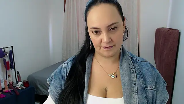 Snapshot of Veroniicabbw_ chatting on 07-11-26, 02:31 Veroniicabbw online show from 07-11-26, 02:31