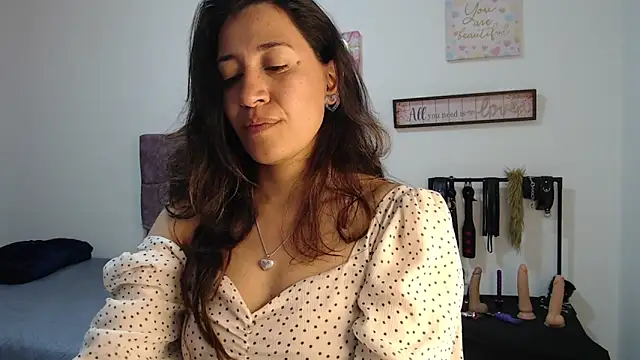 Snapshot of violeta_scott chatting on 06-03-26, 02:33 violeta scott online show from 06-03-26, 02:33