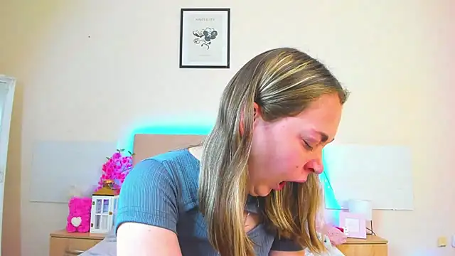 MelanieCuty online show from 05-19-26, 05:25