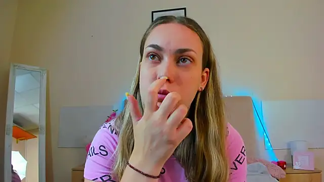 MelanieCuty online show from 07-09-26, 05:33