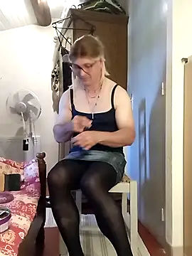 stephie83 online show from 05-17-26, 03:52