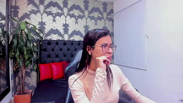 Emily Lopera online show from 04-30-26, 02:45