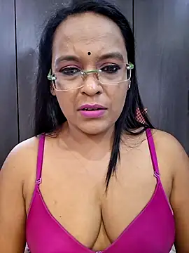 Snapshot of hornyrosy321 chatting on 05-31-26, 06:09 hornyrosy321 online show from 05-31-26, 06:09