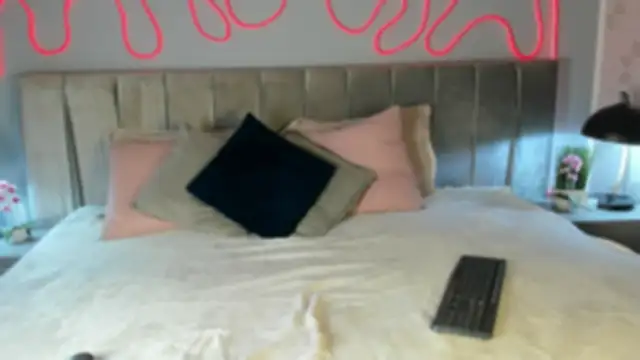 Snapshot of im_Valskin chatting on 05-18-26, 12:22 im Valskin online show from 05-18-26, 12:22