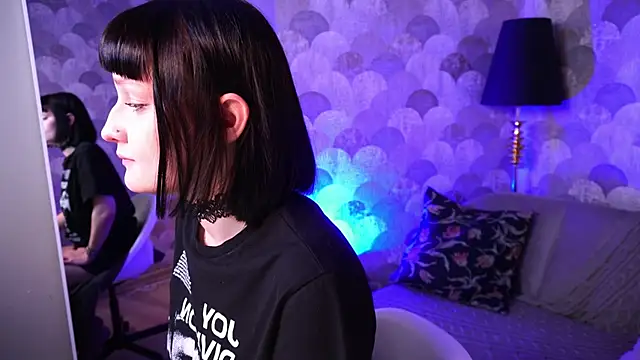 Velvet Lily online show from 04-04-26, 08:39
