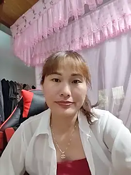 Snapshot of Lucxy-ki6 chatting on 06-10-26, 04:56 Lucxy-ki6 online show from 06-10-26, 04:56