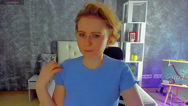 Snapshot of Shiny_Liss chatting on 05-12-26, 01:36 Shiny Liss online show from 05-12-26, 01:36