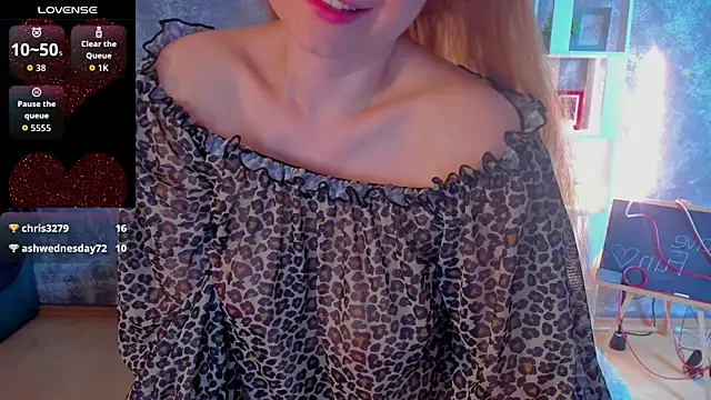Snapshot of Shiny_Liss chatting on 06-11-26, 02:53 Shiny Liss online show from 06-11-26, 02:53