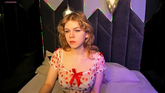 ElizabethVane online show from 04-09-26, 05:40
