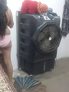 Snapshot of Shalini_08 chatting on 03-23-26, 08:18 Shalini 08 online show from 03-23-26, 08:18