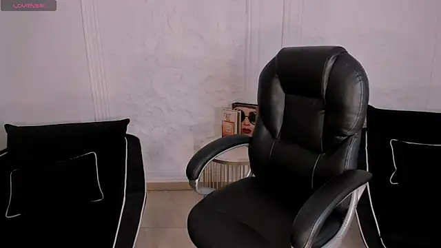 Snapshot of ArianaNova chatting on 05-19-26, 03:24 ArianaNova online show from 05-19-26, 03:24