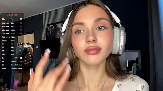 Veluxe online show from 03-23-26, 03:05