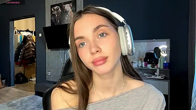 Veluxe online show from 03-30-26, 03:02