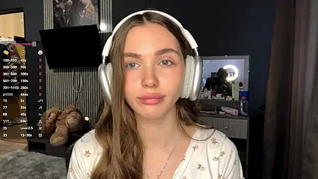 Veluxe online show from 04-11-26, 03:05