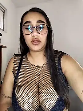 Snapshot of Mia_skyy18 chatting on 05-14-26, 01:40 Mia skyy18 online show from 05-14-26, 01:40