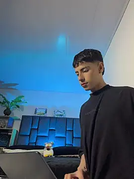 SebastianReed  online show from 05-18-26, 04:07