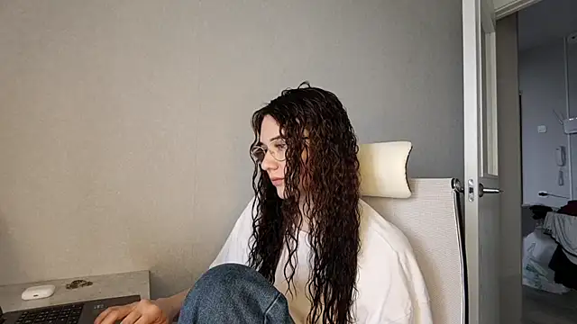 LaritaTocchio online show from 04-17-26, 06:05