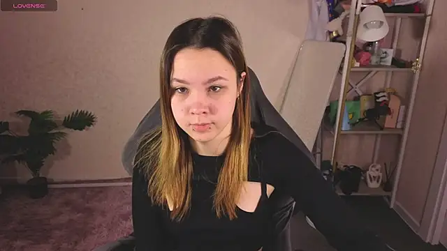 Lori Bllossom online show from 04-21-26, 01:18