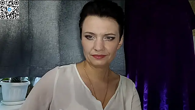 Snapshot of HotMamaQueen234 chatting on 05-11-26, 01:17 HotMamaQueen234 online show from 05-11-26, 01:17