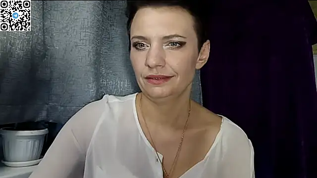 Snapshot of HotMamaQueen234 chatting on 05-11-26, 04:04 HotMamaQueen234 online show from 05-11-26, 04:04