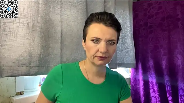Snapshot of HotMamaQueen234 chatting on 05-31-26, 11:06 HotMamaQueen234 online show from 05-31-26, 11:06