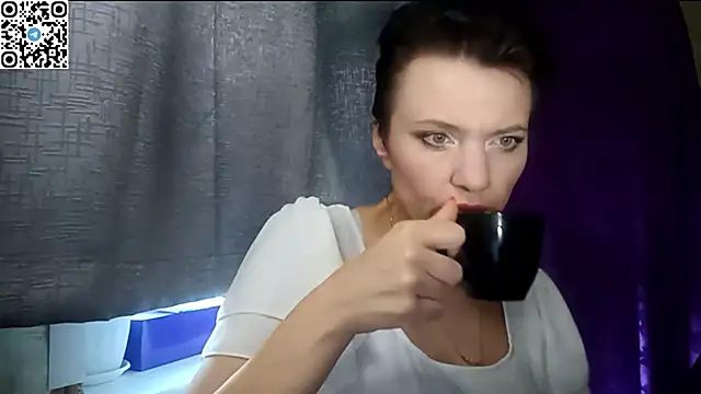 Snapshot of HotMamaQueen234 chatting on 06-02-26, 10:39 HotMamaQueen234 online show from 06-02-26, 10:39