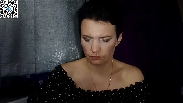 Snapshot of HotMamaQueen234 chatting on 06-08-26, 07:25 HotMamaQueen234 online show from 06-08-26, 07:25