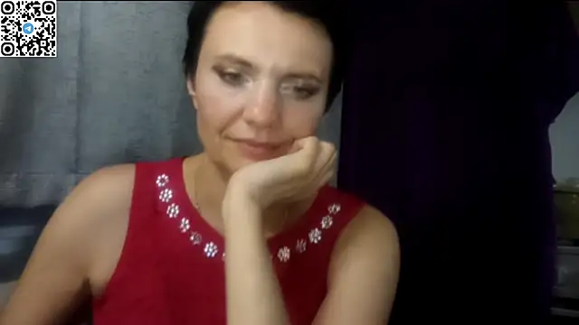 Snapshot of HotMamaQueen234 chatting on 06-11-26, 11:25 HotMamaQueen234 online show from 06-11-26, 11:25