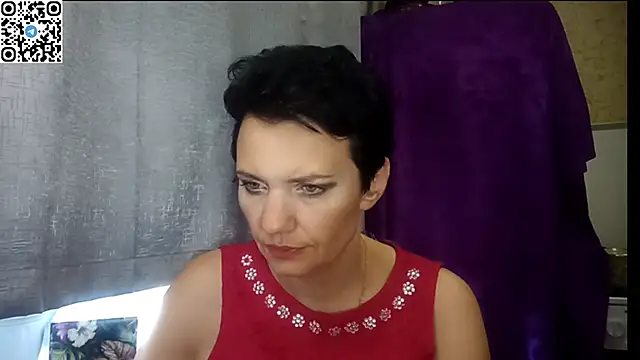 Snapshot of HotMamaQueen234 chatting on 06-17-26, 11:45 HotMamaQueen234 online show from 06-17-26, 11:45