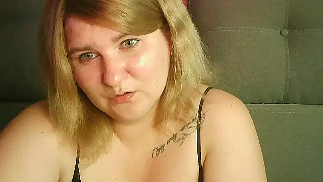 Snapshot of Minisstra chatting on 07-01-26, 10:28 Minisstra online show from 07-01-26, 10:28