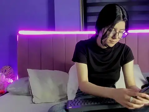 EmiSchwarz online show from 04-02-26, 02:31