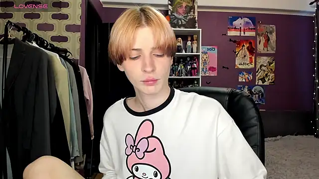 sweet peach    online show from 06-14-26, 05:37