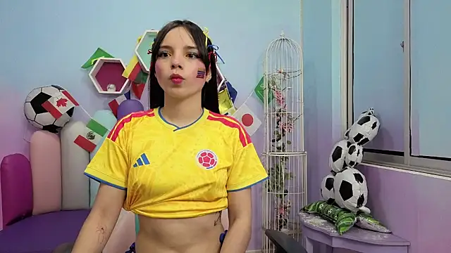 Isaa Skinny online show from 06-18-26, 03:40
