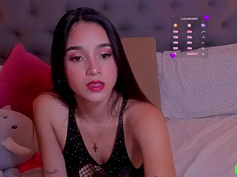 Snapshot of rouse_cutie chatting on 03-25-26, 11:33 rouse cutie online show from 03-25-26, 11:33